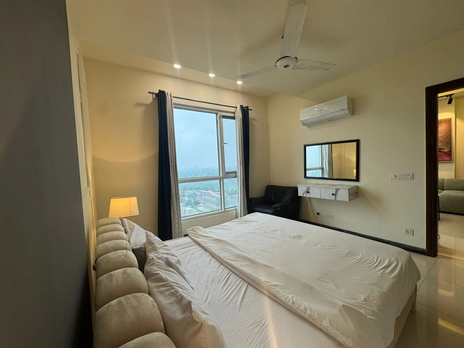 Unit 1006 photo 6