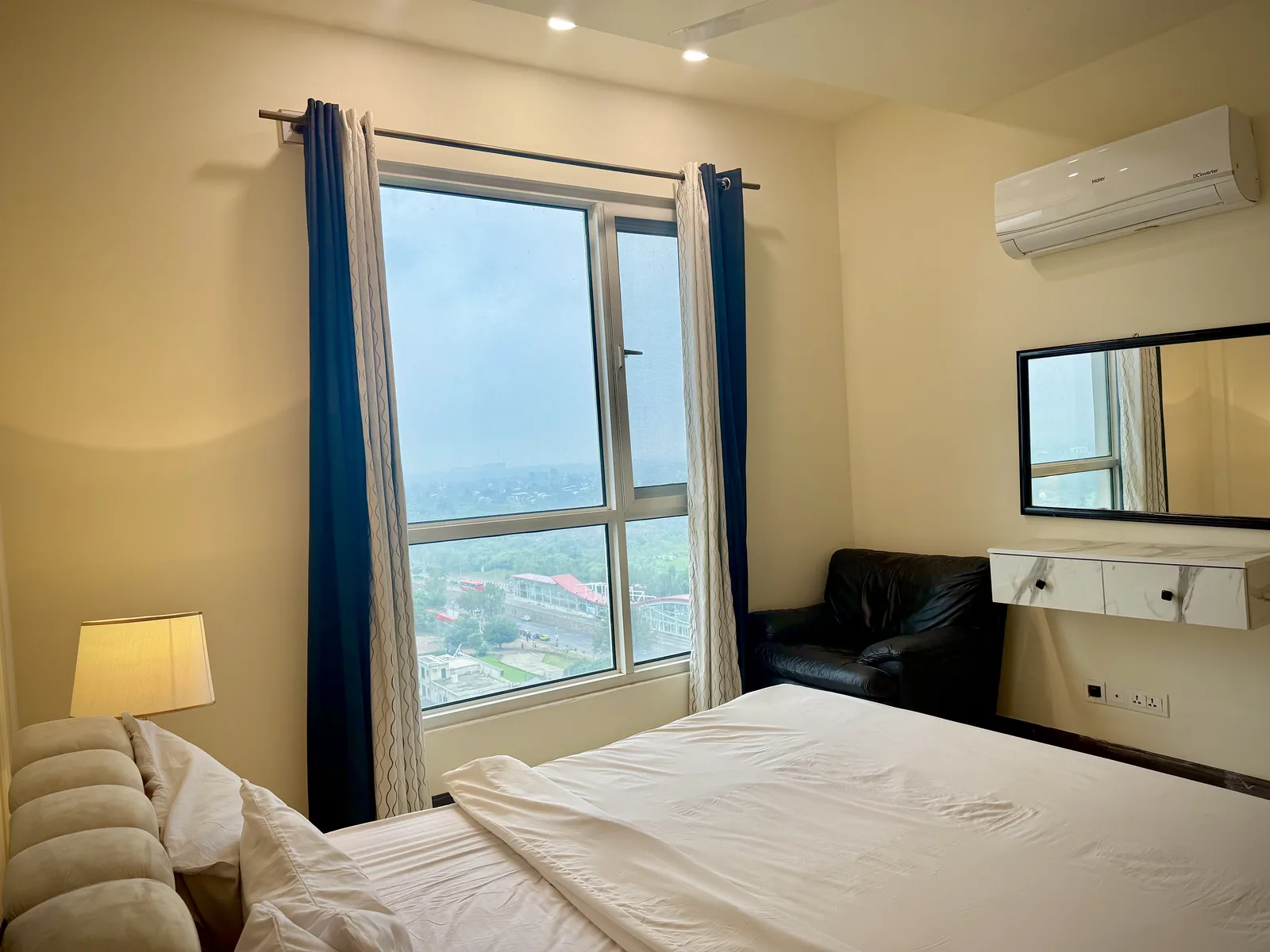 Unit 1006 photo 8