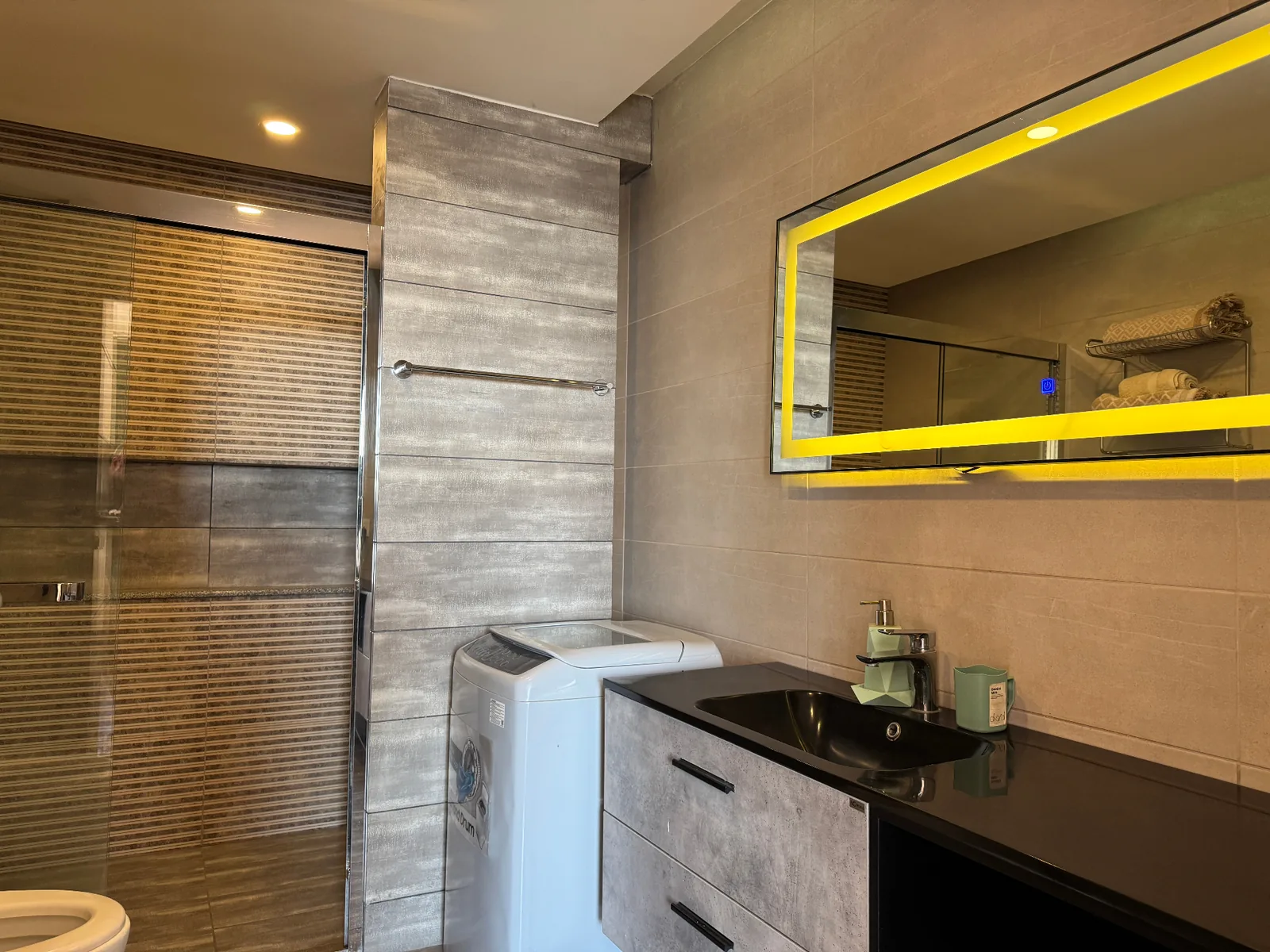Unit 505 photo 5