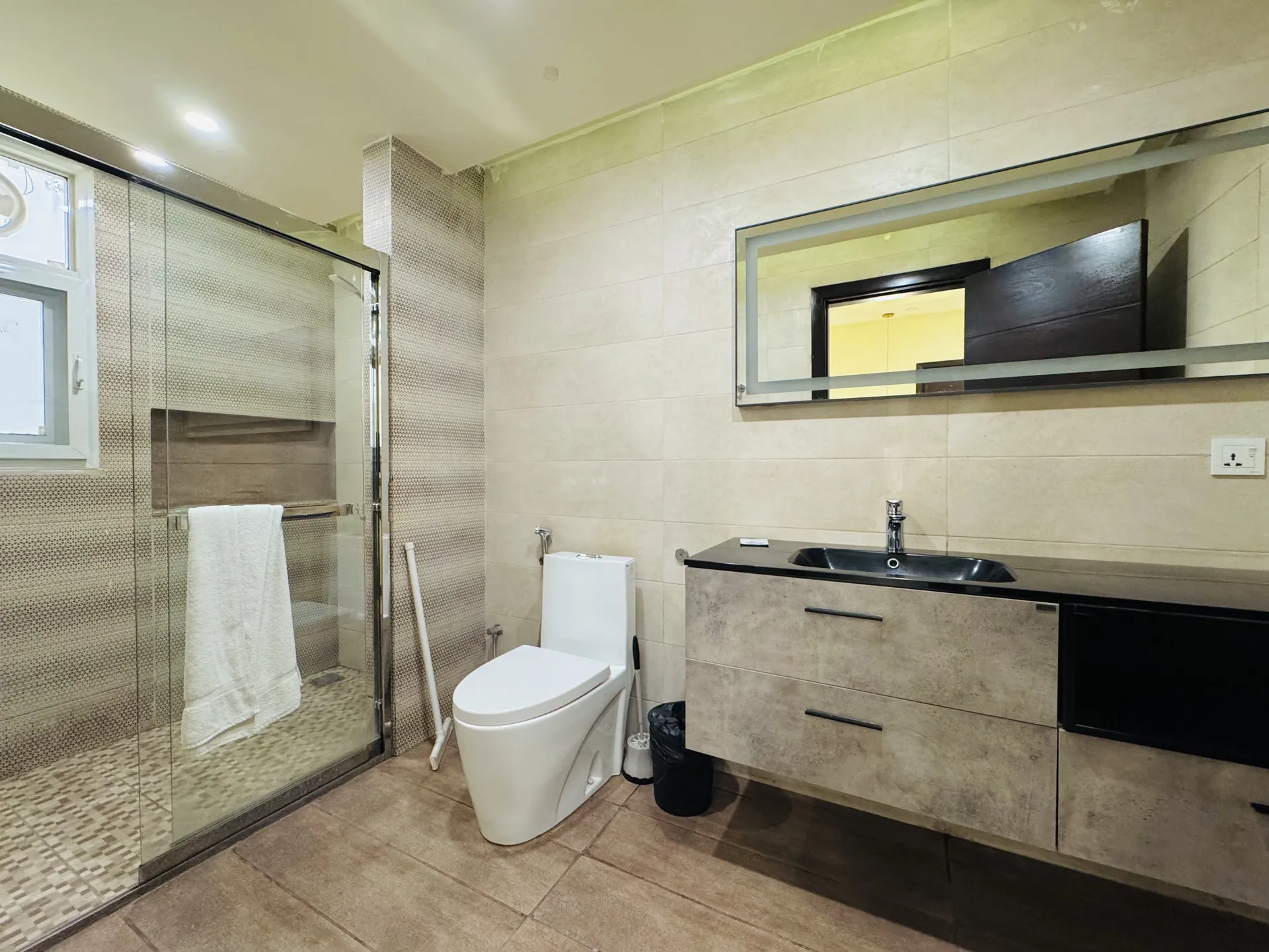 Unit 908 photo 6